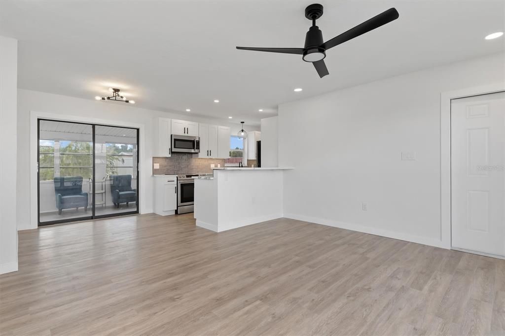 На продажу: $199,900 (2 спален, 1 ванн, 848 Квадратных фут)