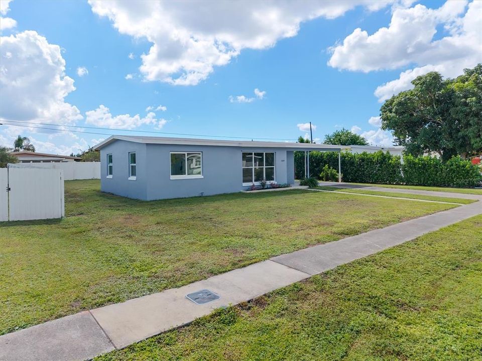На продажу: $199,900 (2 спален, 1 ванн, 848 Квадратных фут)