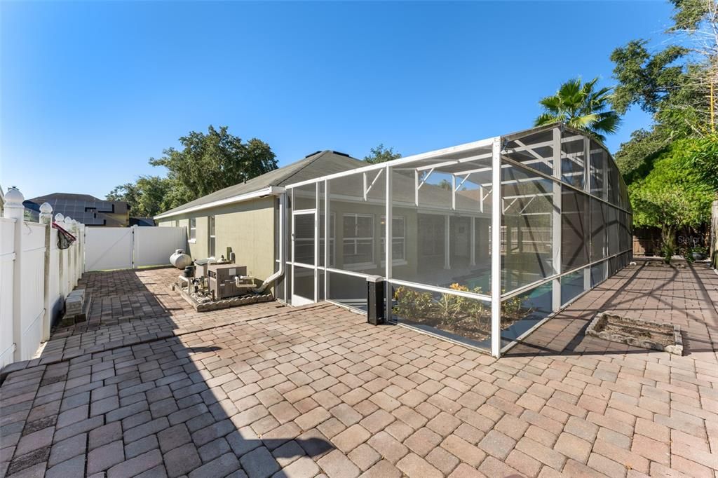 For Sale: $449,000 (4 beds, 2 baths, 1992 Square Feet)