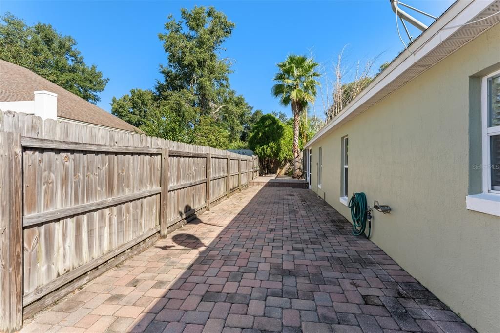 For Sale: $449,000 (4 beds, 2 baths, 1992 Square Feet)