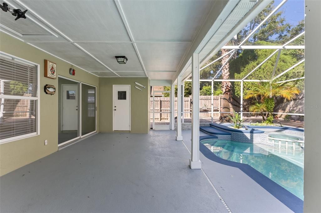 For Sale: $449,000 (4 beds, 2 baths, 1992 Square Feet)