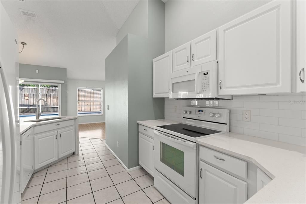 For Sale: $449,000 (4 beds, 2 baths, 1992 Square Feet)