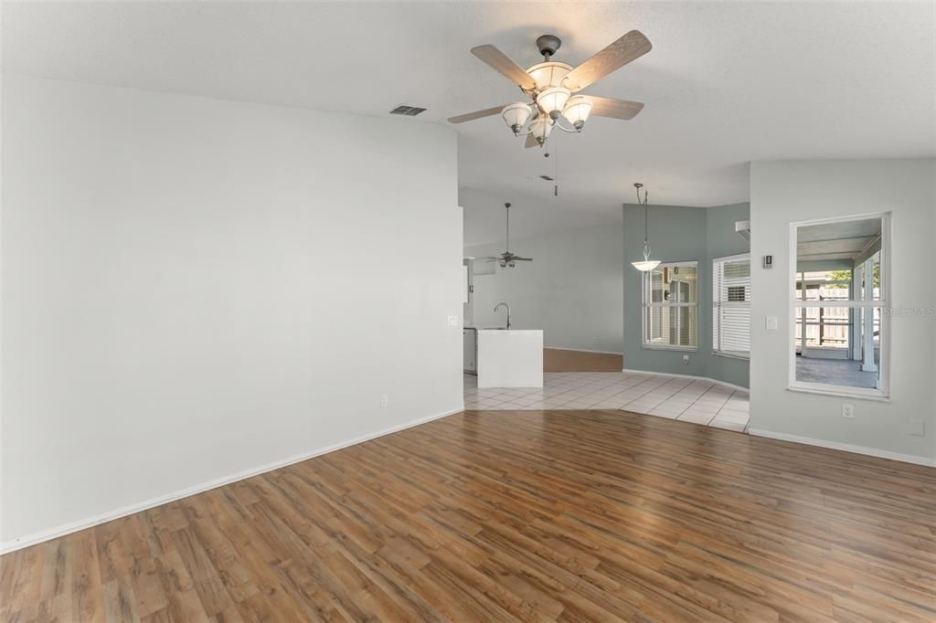 For Sale: $449,000 (4 beds, 2 baths, 1992 Square Feet)