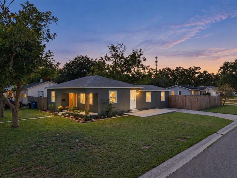 En Venta: $369,900 (3 camas, 1 baños, 1227 Pies cuadrados)