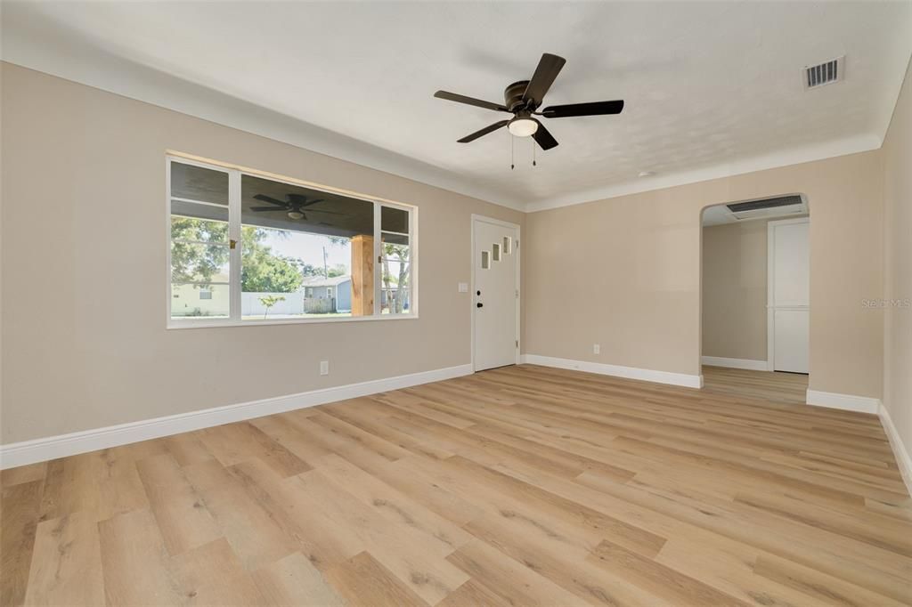 En Venta: $369,900 (3 camas, 1 baños, 1227 Pies cuadrados)