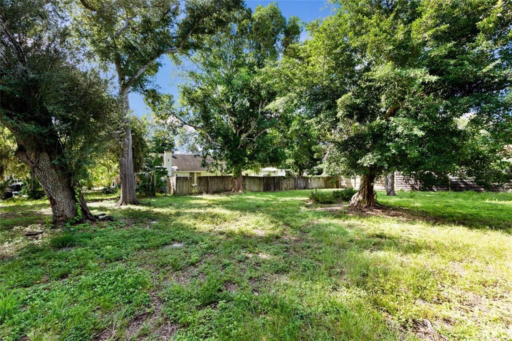待售: $410,000 (0.17 acres)