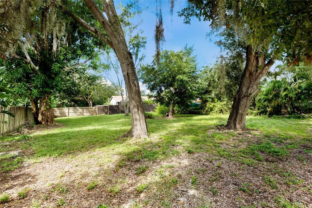 待售: $410,000 (0.17 acres)
