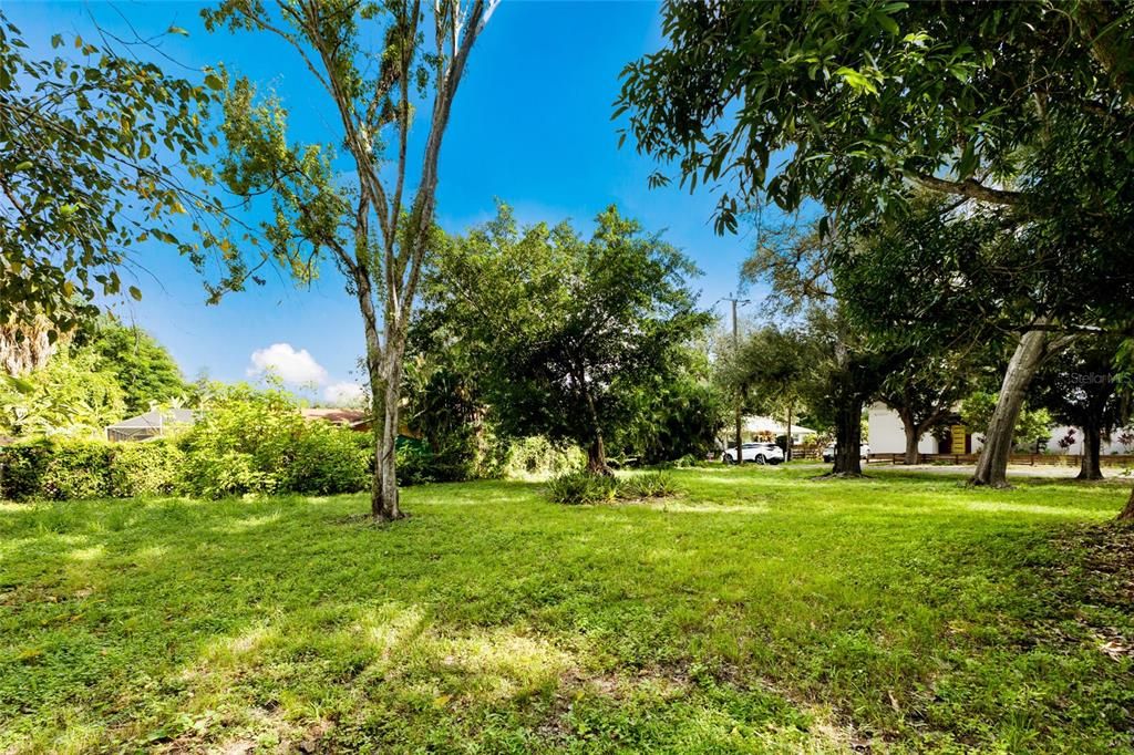 待售: $410,000 (0.17 acres)