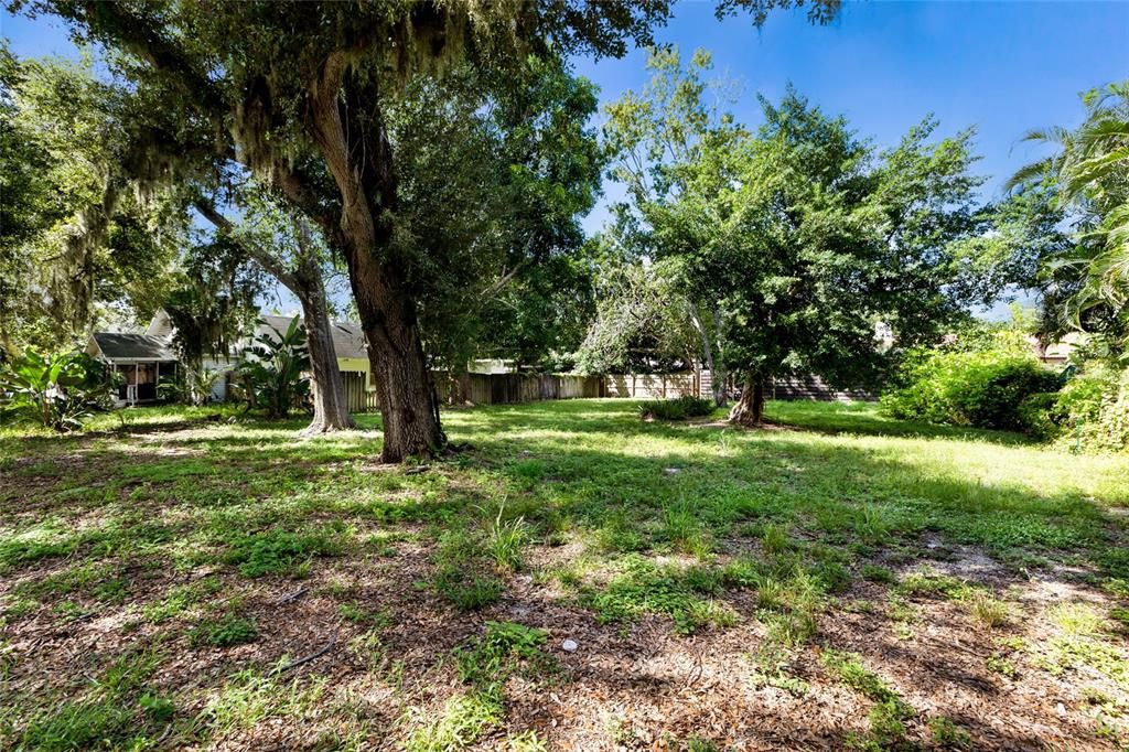 待售: $410,000 (0.17 acres)
