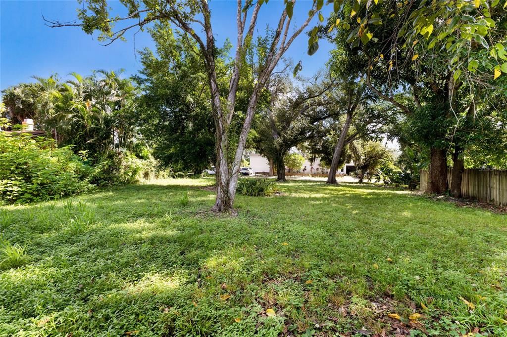 待售: $410,000 (0.17 acres)