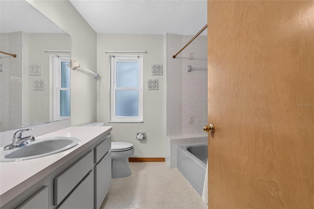 For Sale: $345,000 (3 beds, 2 baths, 1453 Square Feet)