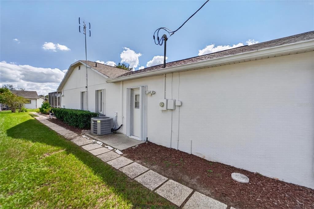 For Sale: $345,000 (3 beds, 2 baths, 1453 Square Feet)