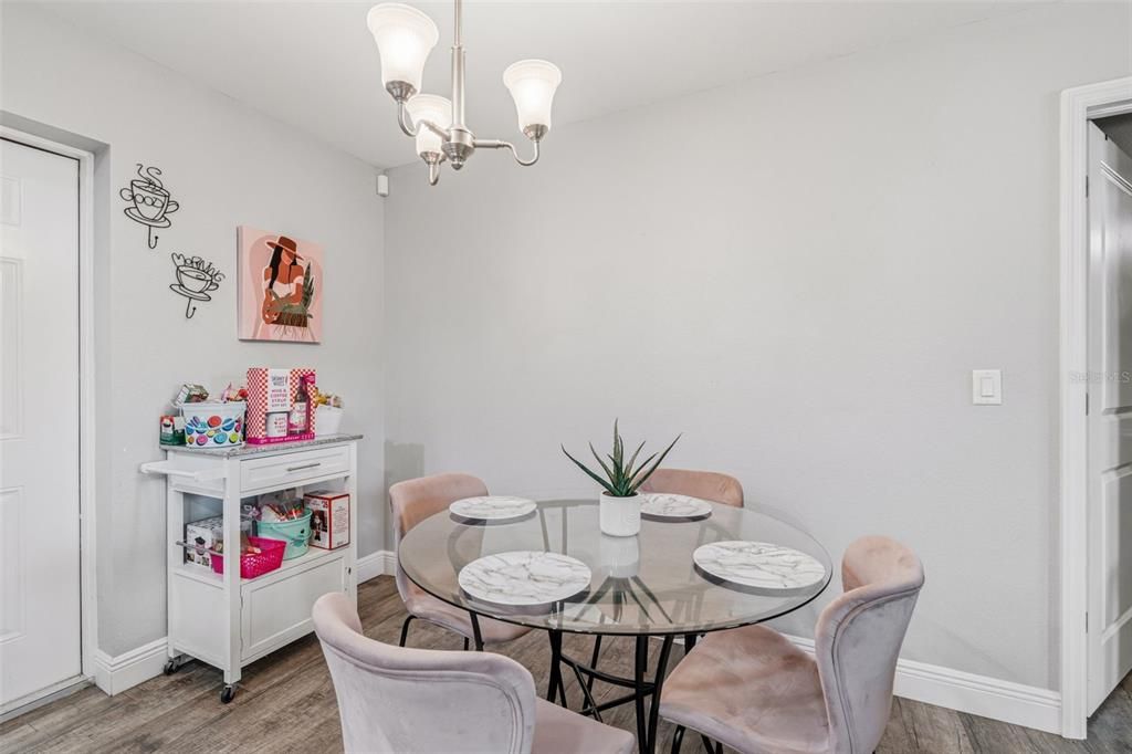 For Sale: $235,000 (3 beds, 2 baths, 1378 Square Feet)