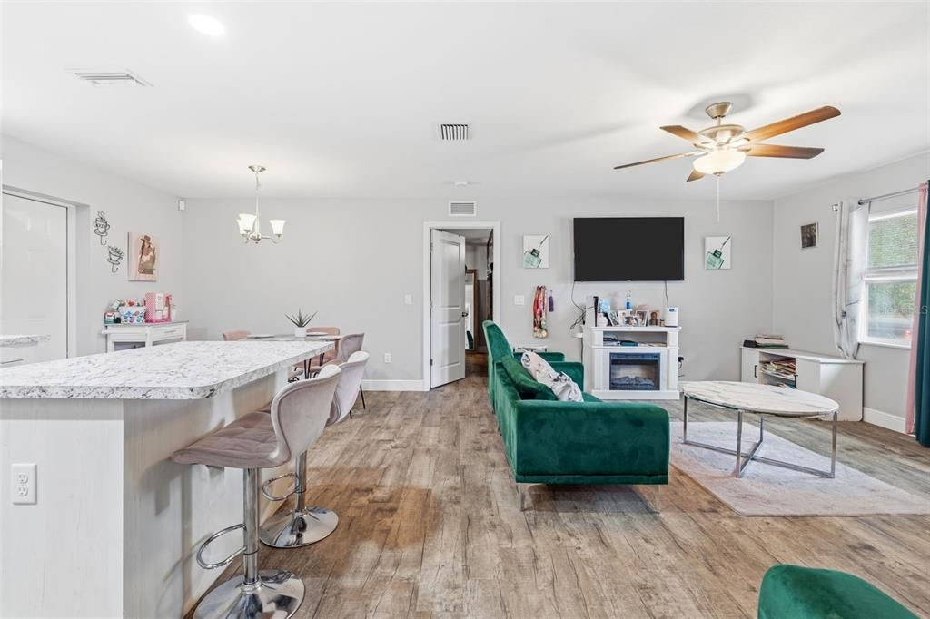 For Sale: $235,000 (3 beds, 2 baths, 1378 Square Feet)