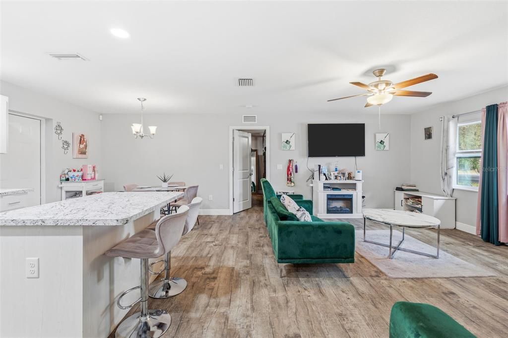 For Sale: $235,000 (3 beds, 2 baths, 1378 Square Feet)