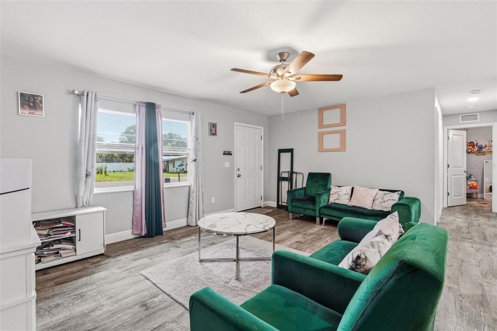 For Sale: $235,000 (3 beds, 2 baths, 1378 Square Feet)