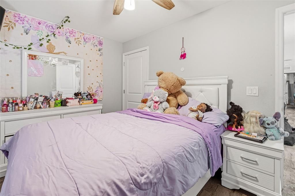 For Sale: $235,000 (3 beds, 2 baths, 1378 Square Feet)