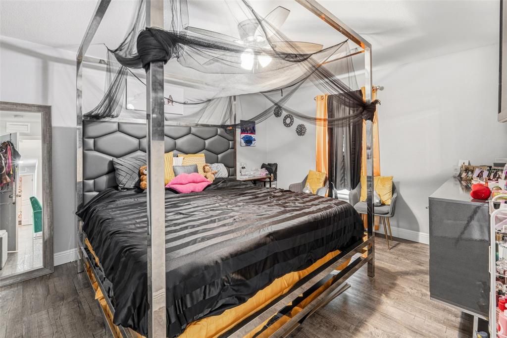 For Sale: $235,000 (3 beds, 2 baths, 1378 Square Feet)