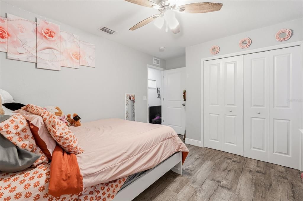 For Sale: $235,000 (3 beds, 2 baths, 1378 Square Feet)