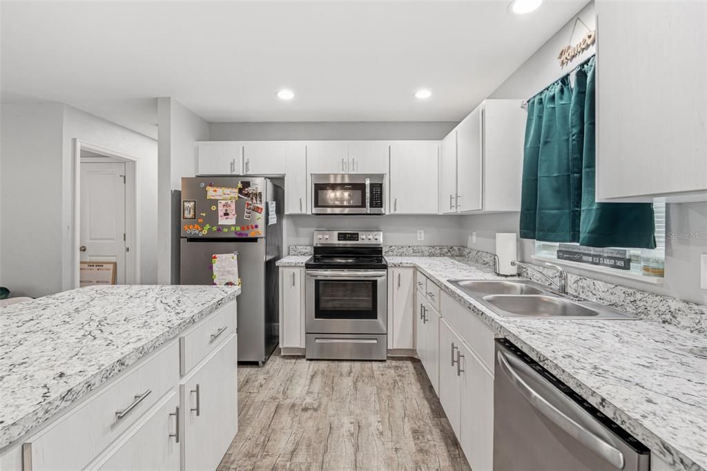 For Sale: $235,000 (3 beds, 2 baths, 1378 Square Feet)
