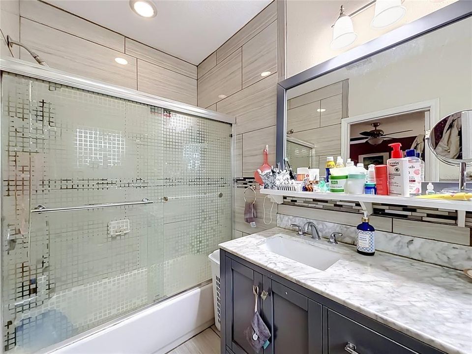 На продажу: $374,900 (4 спален, 2 ванн, 1649 Квадратных фут)