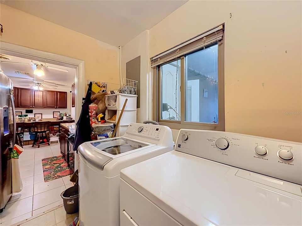 На продажу: $374,900 (4 спален, 2 ванн, 1649 Квадратных фут)