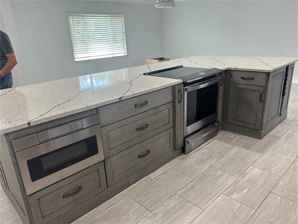 For Rent: $2,100 (3 beds, 2 baths, 1621 Square Feet)