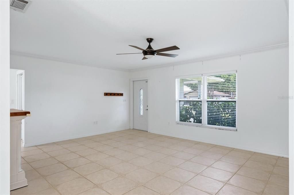 En Venta: $459,900 (3 camas, 2 baños, 1498 Pies cuadrados)