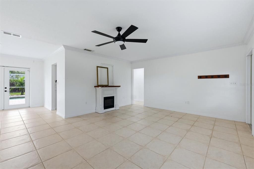En Venta: $459,900 (3 camas, 2 baños, 1498 Pies cuadrados)