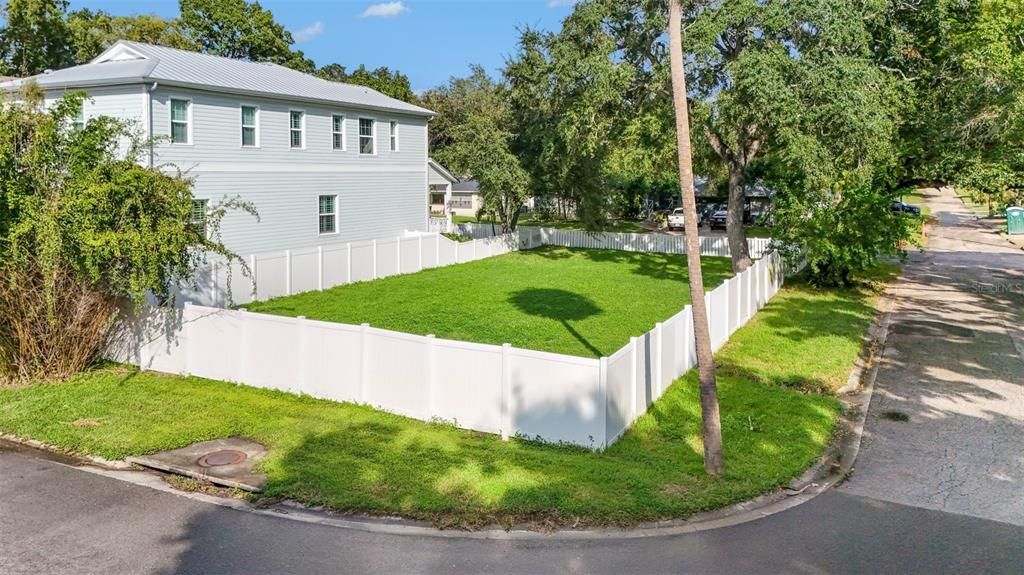 待售: $499,000 (0.13 acres)