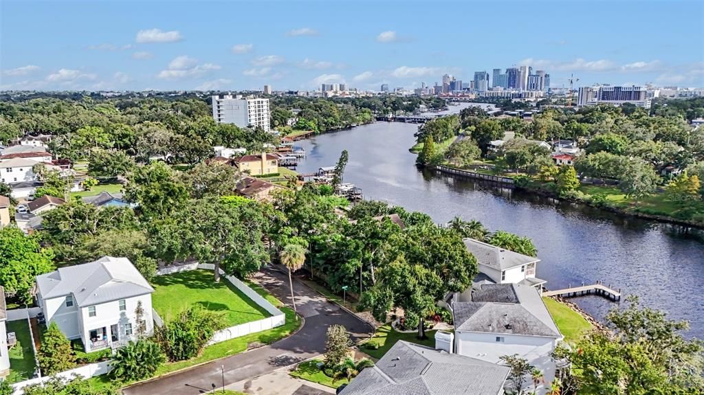 待售: $499,000 (0.13 acres)