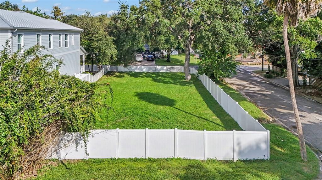 待售: $499,000 (0.13 acres)