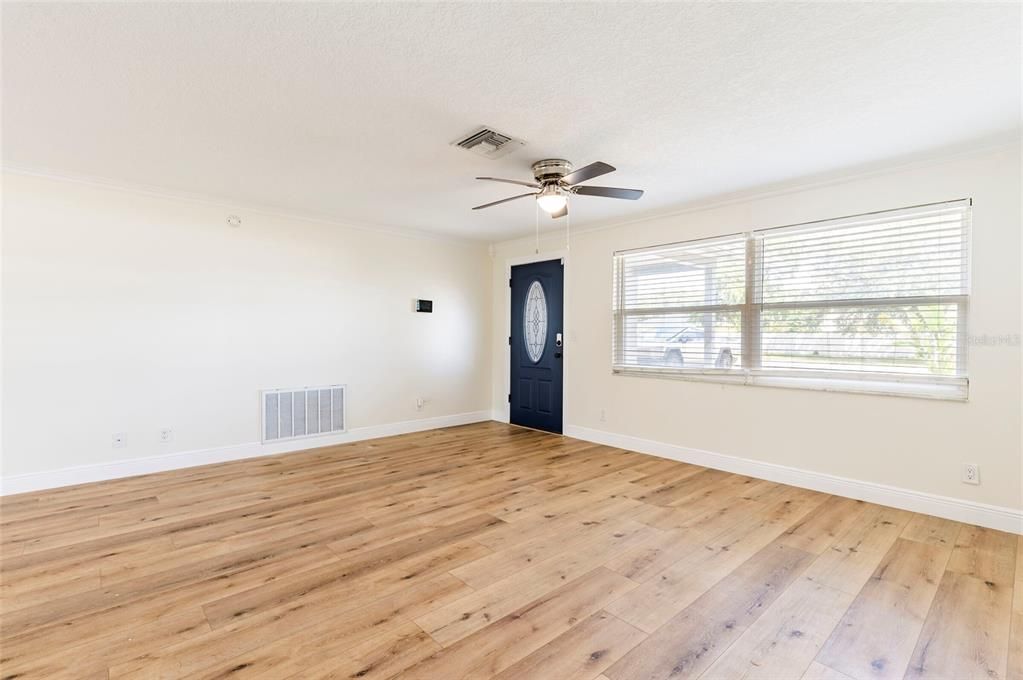 En Venta: $439,000 (3 camas, 2 baños, 1454 Pies cuadrados)