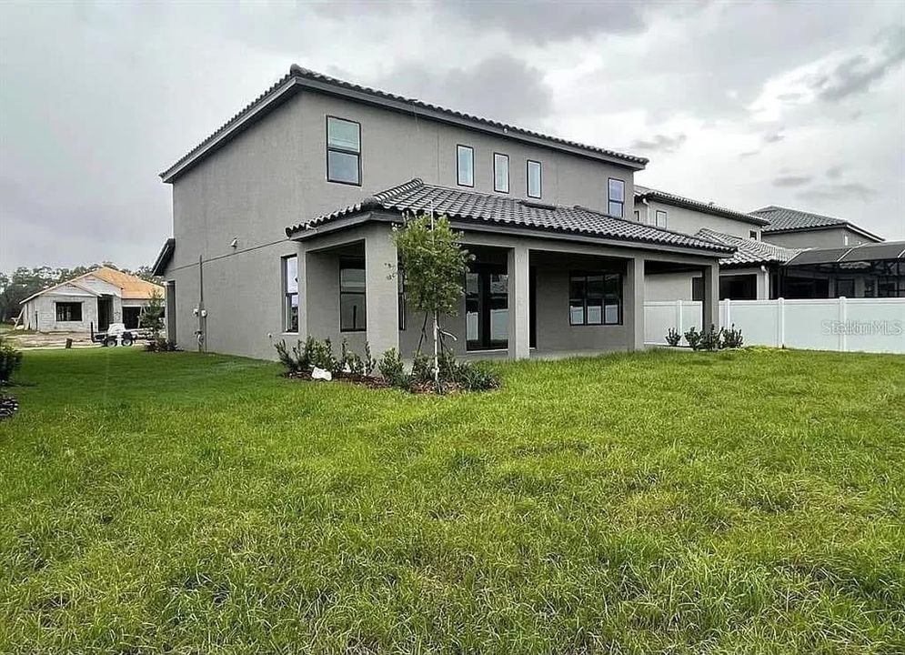 En Renta: $3,200 (4 camas, 3 baños, 2600 Pies cuadrados)