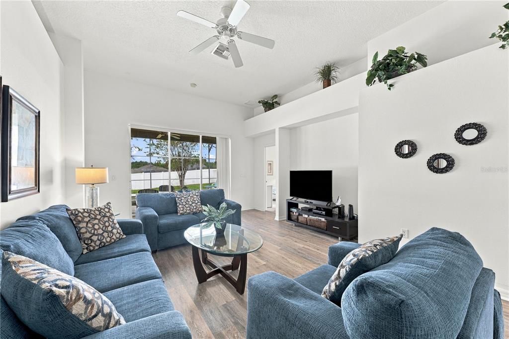 : $329,999 (4 camas, 3 baños, 1833 Pies cuadrados)