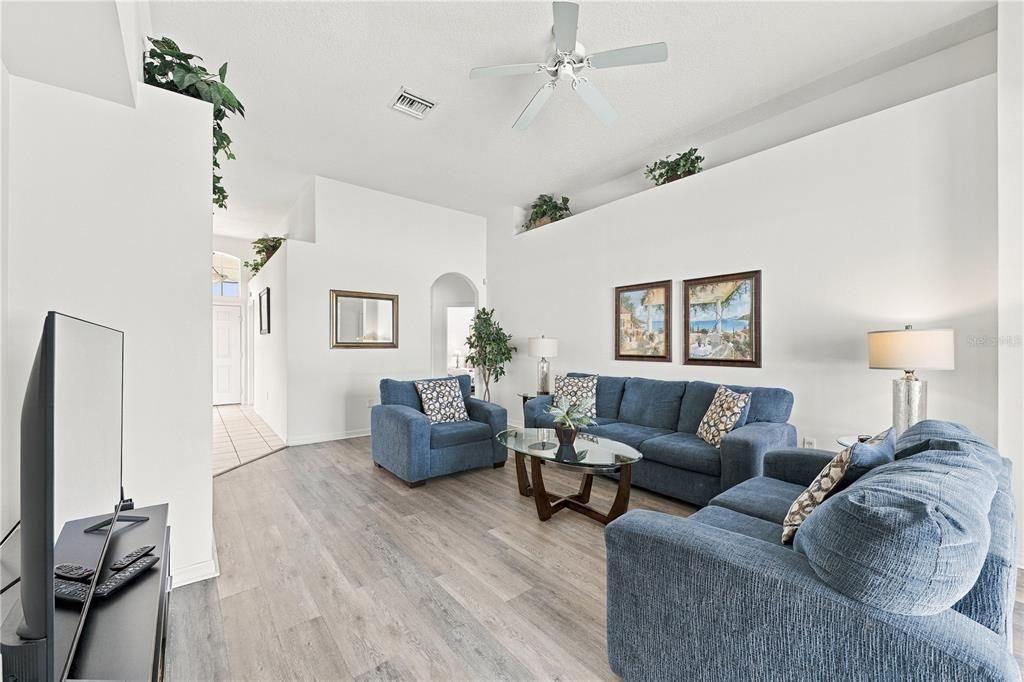 : $329,999 (4 camas, 3 baños, 1833 Pies cuadrados)