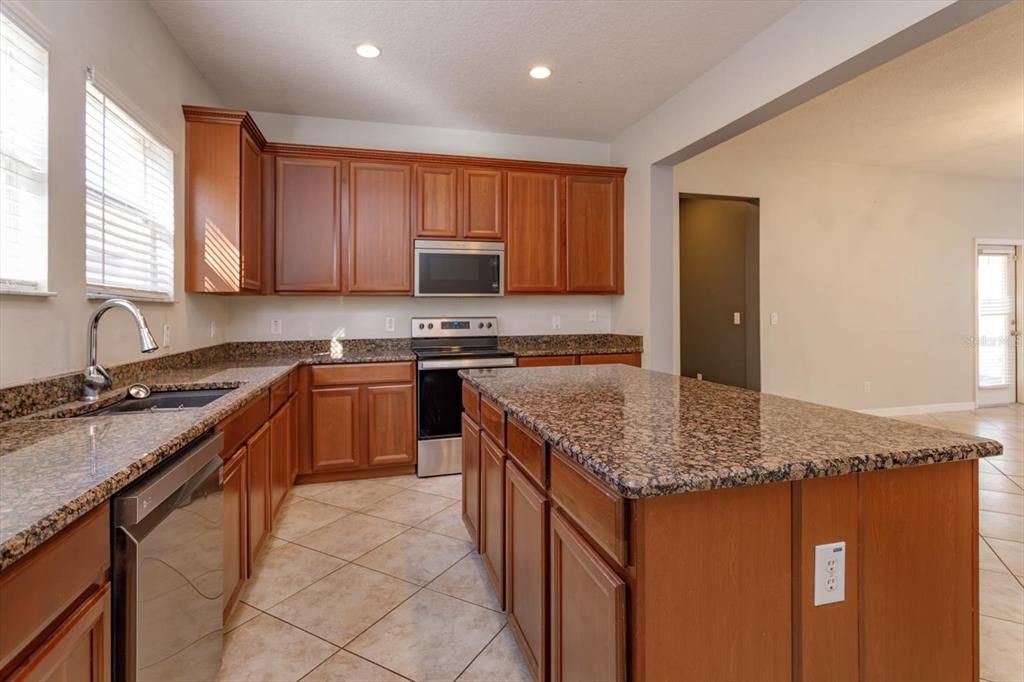 En Venta: $395,000 (5 camas, 3 baños, 3235 Pies cuadrados)
