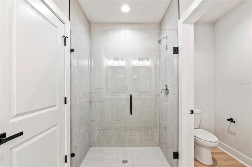 На продажу: $349,900 (4 спален, 2 ванн, 1871 Квадратных фут)