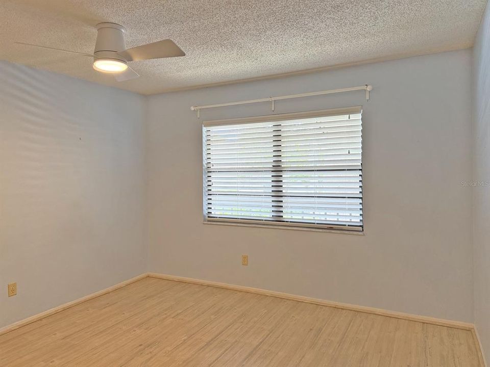 For Sale: $140,000 (2 beds, 2 baths, 940 Square Feet)