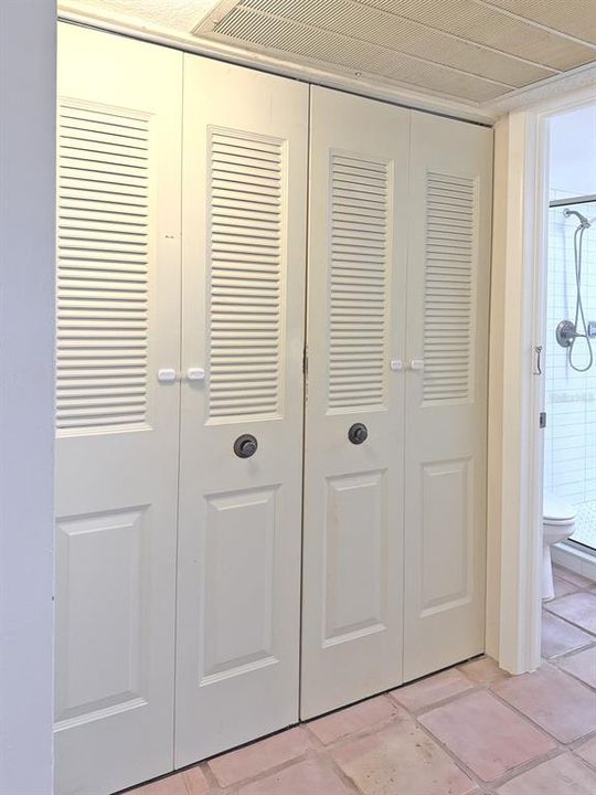 For Sale: $140,000 (2 beds, 2 baths, 940 Square Feet)