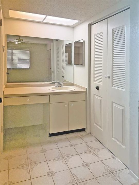 For Sale: $140,000 (2 beds, 2 baths, 940 Square Feet)