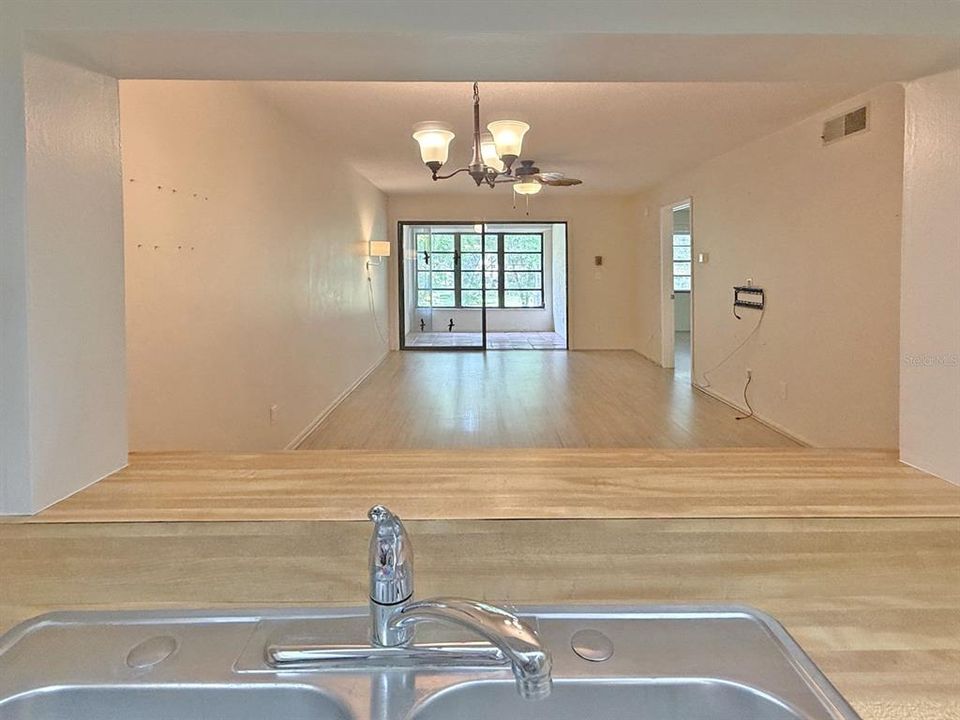 For Sale: $140,000 (2 beds, 2 baths, 940 Square Feet)