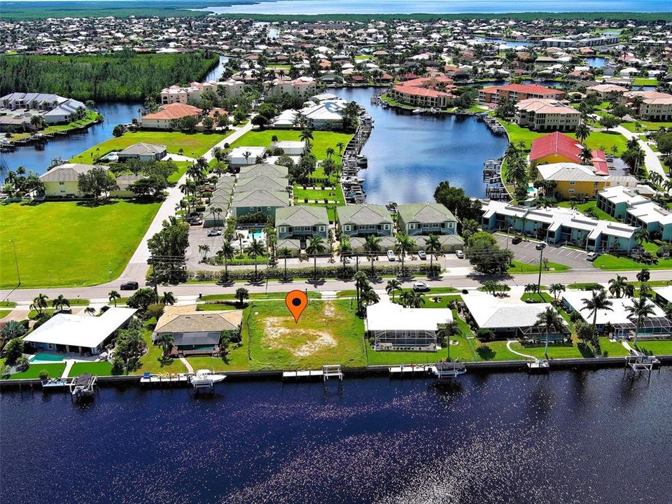 待售: $475,000 (0.25 acres)