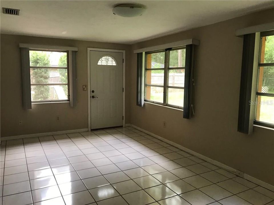 В аренду: $1,350 (2 спален, 1 ванн, 1225 Квадратных фут)