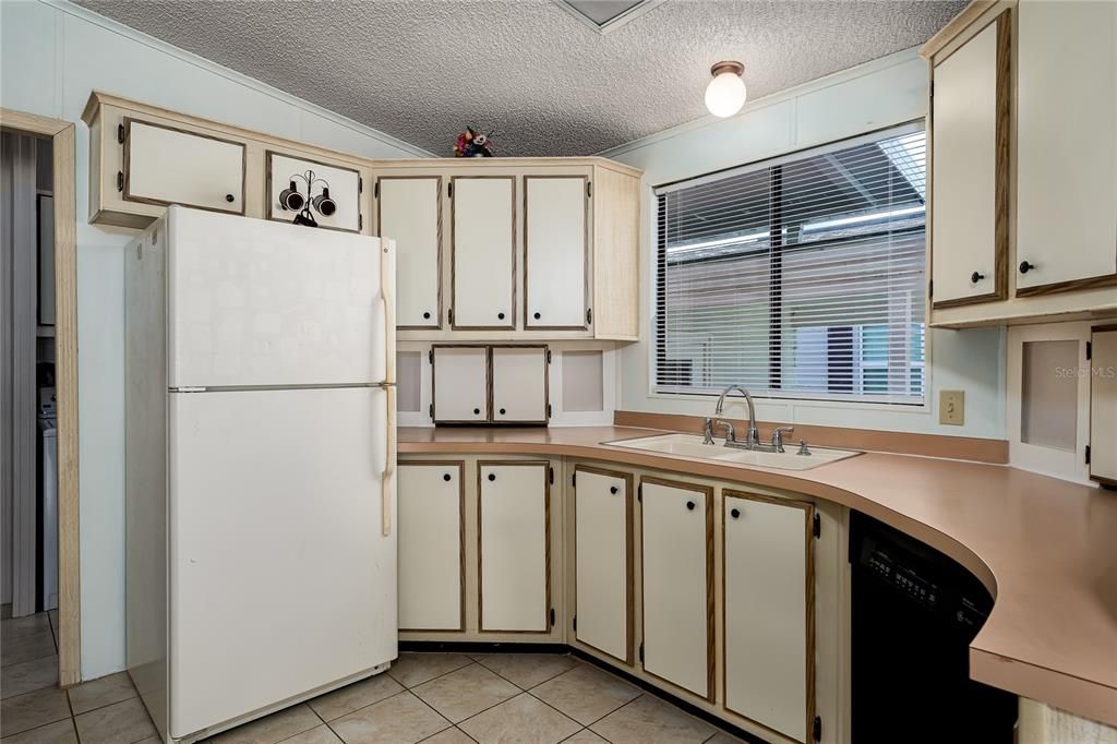 На продажу: $175,000 (2 спален, 2 ванн, 1100 Квадратных фут)