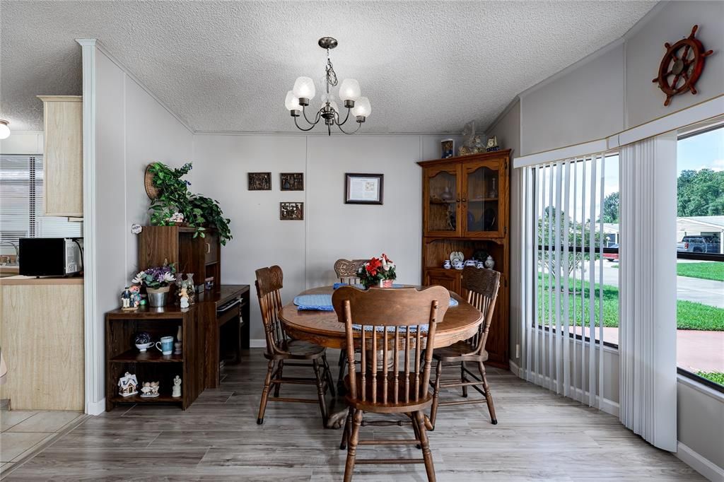 На продажу: $175,000 (2 спален, 2 ванн, 1100 Квадратных фут)