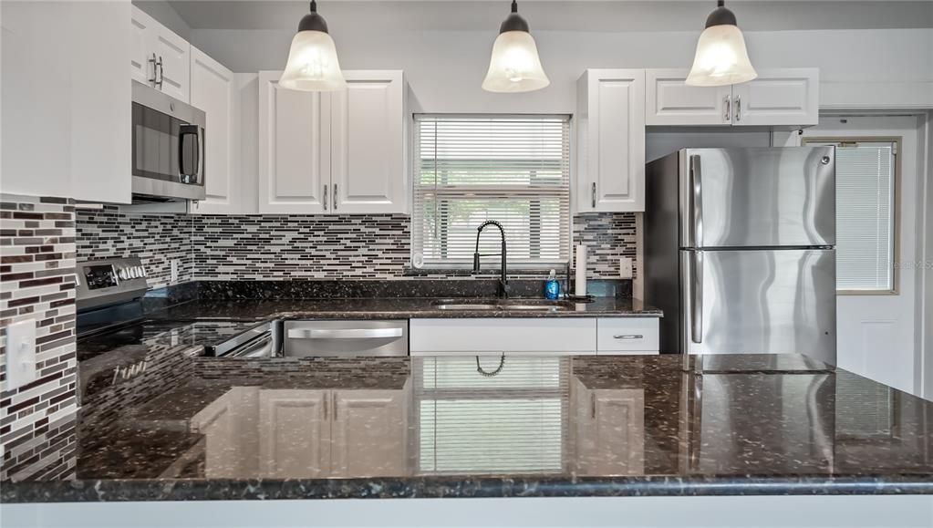 For Sale: $240,000 (3 beds, 1 baths, 892 Square Feet)