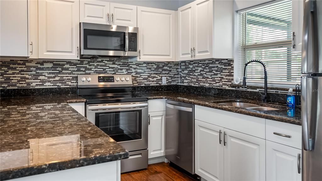 For Sale: $240,000 (3 beds, 1 baths, 892 Square Feet)