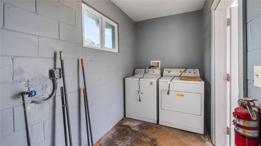 For Sale: $240,000 (3 beds, 1 baths, 892 Square Feet)