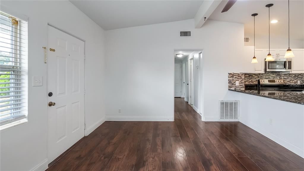 For Sale: $240,000 (3 beds, 1 baths, 892 Square Feet)